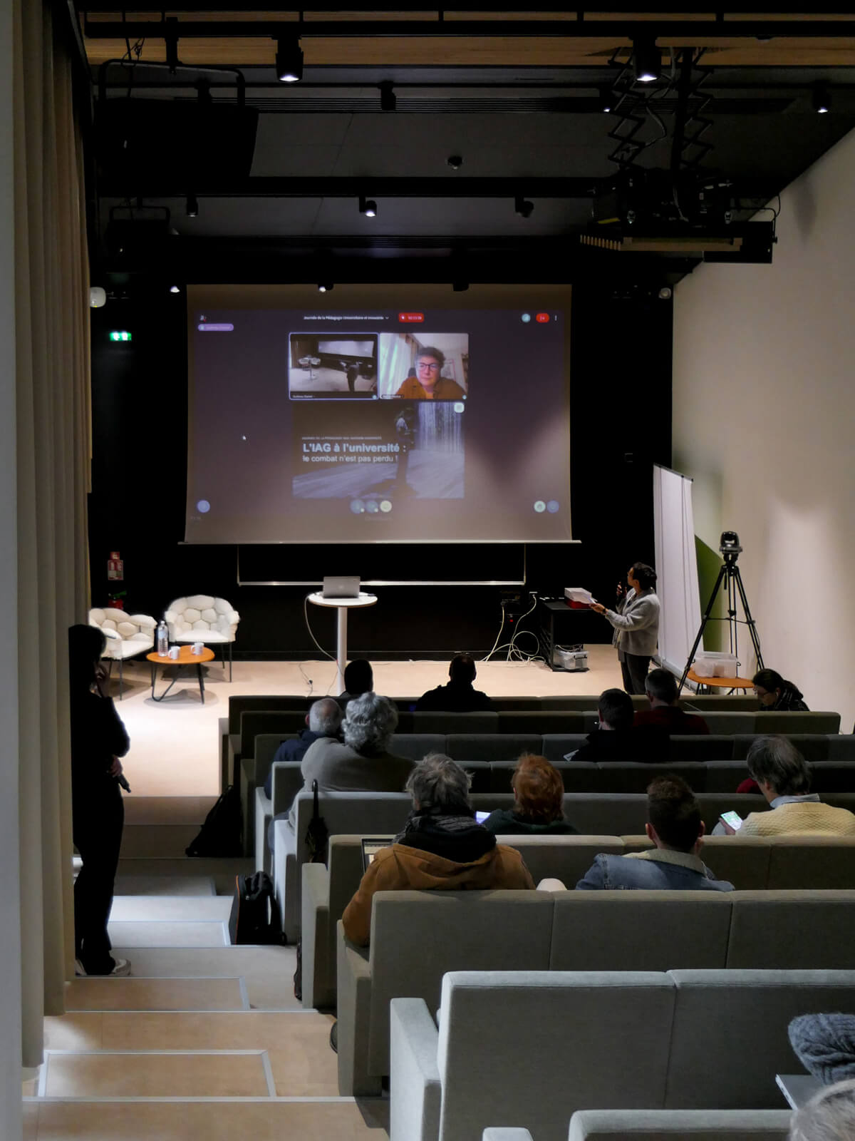 Essayer de cadrer les usages des IA par les étudiant·e·s. Réflexions à partir d’une expérience en master Politiques sociales - Communication de Jessica SAINTY